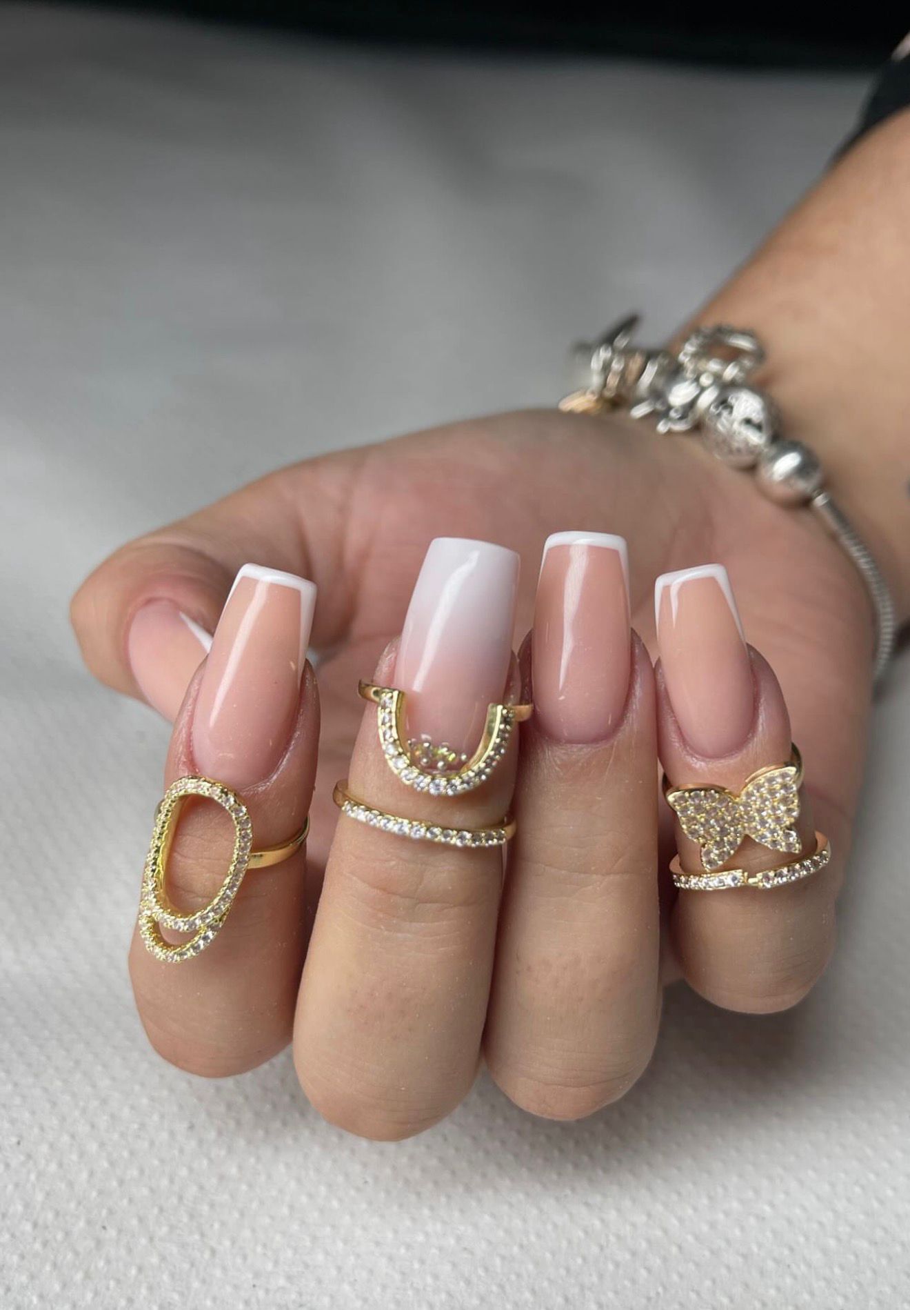 Nails N’Roses